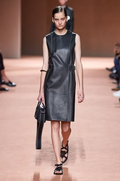 Look 19